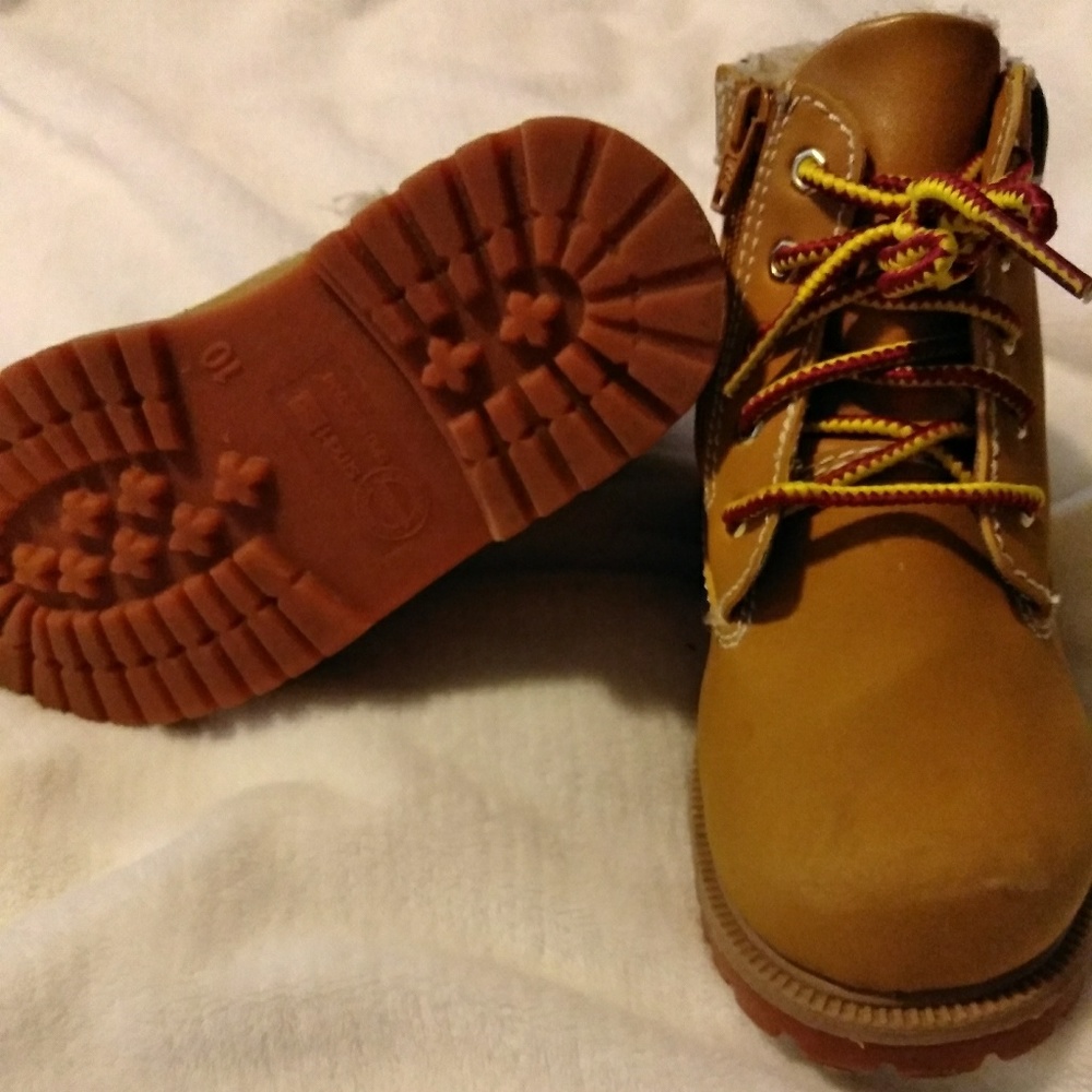 WATERPROOF Boots - Picture 4 of 6